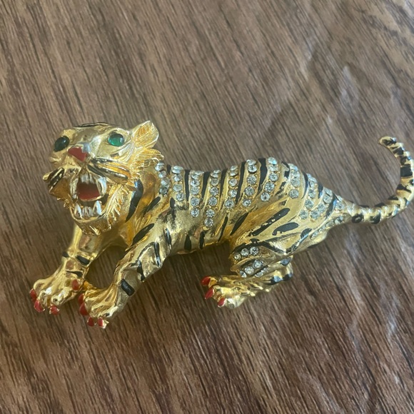Jewelry - Vintage Gold & rhinestone Tiger Pin